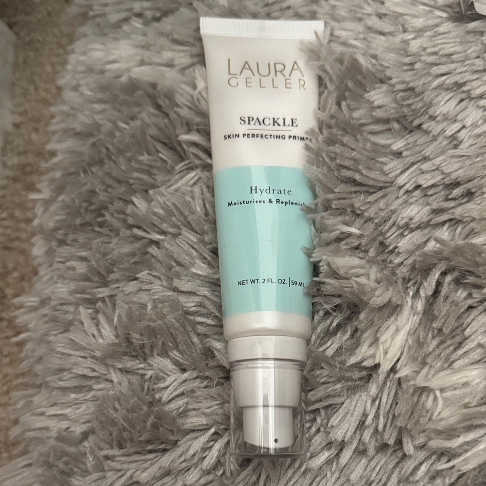 Laura Geller Hydrate Primer in White and Light Blue